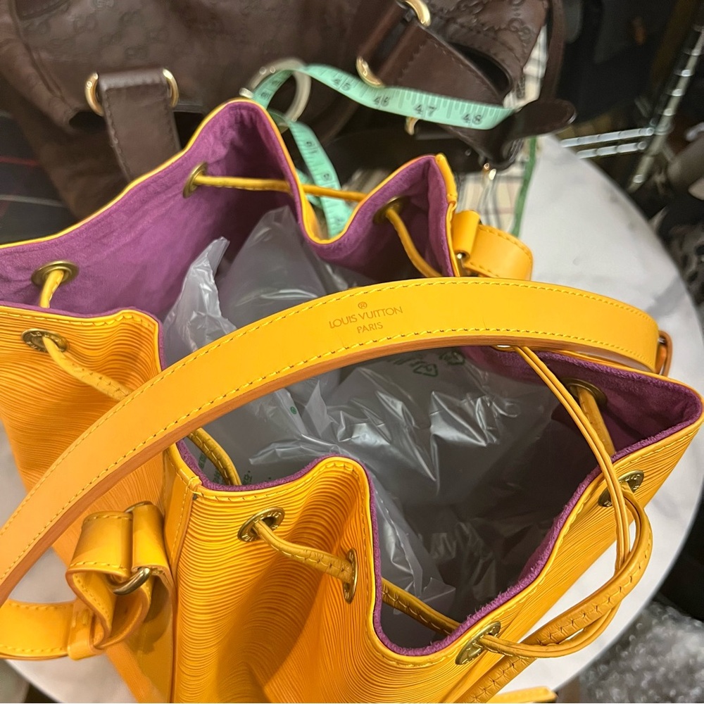 Vintage Louis Vuitton | Petit Noe Yellow EPI Bucket Bag - Picture 10 of 16